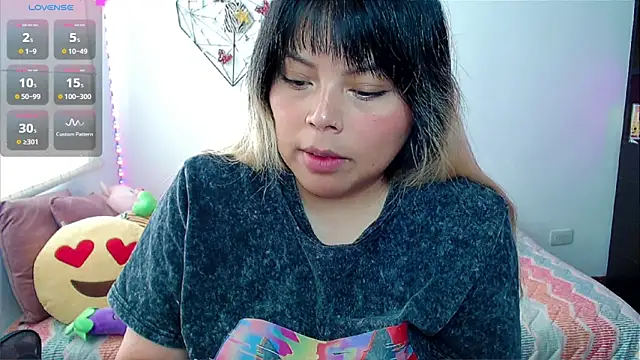 Snapshot of EllieMoonX chatting on April 28, 2026, 2:21 pm EllieMoonX online show from April 28, 2026, 2:21 pm