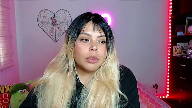 Snapshot of EllieMoonX chatting on March 16, 2026, 8:55 pm EllieMoonX online show from March 16, 2026, 8:55 pm