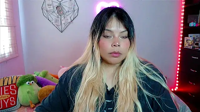 Snapshot of EllieMoonX chatting on March 11, 2026, 8:14 pm EllieMoonX online show from March 11, 2026, 8:14 pm