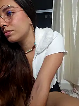 Snapshot of Meganthomson chatting on April 14, 2026, 12:15 am Meganthomson online show from April 14, 2026, 12:15 am