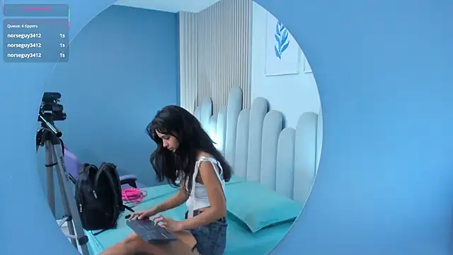 Snapshot of luly_dreams chatting on June 18, 2026, 11:48 am luly dreams online show from June 18, 2026, 11:48 am