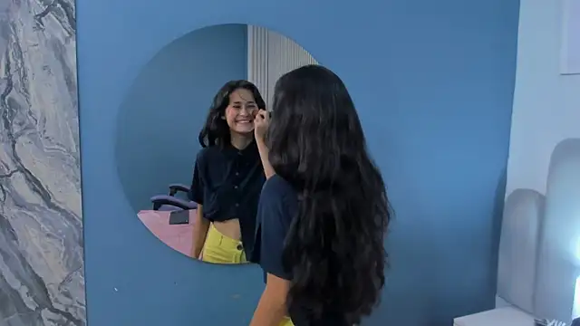 Snapshot of luly_dreams chatting on June 2, 2026, 11:43 am luly dreams online show from June 2, 2026, 11:43 am