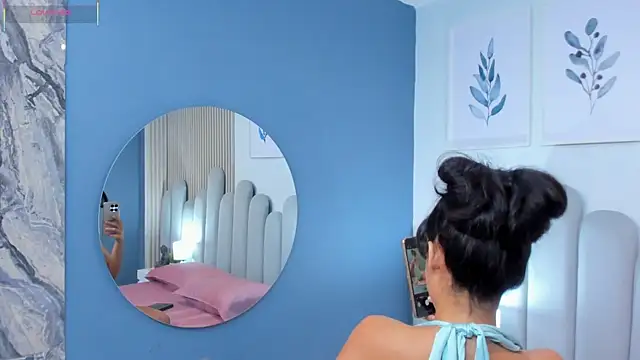 Snapshot of luly_dreams chatting on June 17, 2026, 11:42 am luly dreams online show from June 17, 2026, 11:42 am