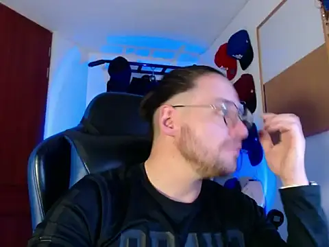 kurt xx online show from November 17, 2025, 12:42 pm