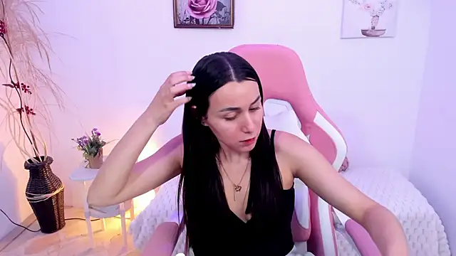 Snapshot of EmmaMyers1 chatting on June 30, 2026, 9:37 pm EmmaMyers1 online show from June 30, 2026, 9:37 pm