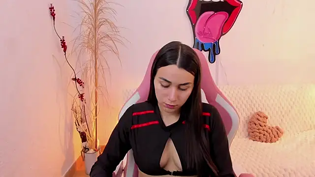 Snapshot of EmmaMyers1 chatting on November 14, 2025, 1:42 am EmmaMyers1 online show from November 14, 2025, 1:42 am