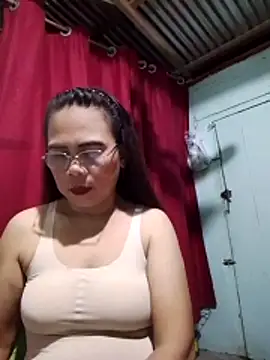 Snapshot of erma_joy chatting on February 16, 2026, 7:12 pm erma joy online show from February 16, 2026, 7:12 pm