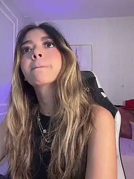 HoneyMollyX online show from December 21, 2025, 1:02 pm