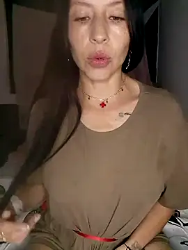 Snapshot of you_yuyuu chatting on October 13, 2025, 12:23 am you yuyuu online show from October 13, 2025, 12:23 am