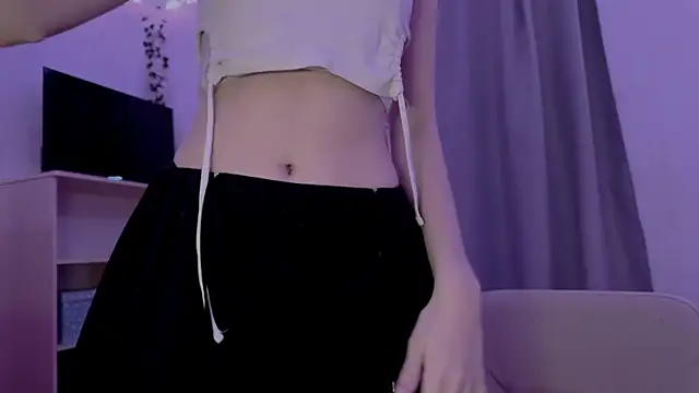 Snapshot of LunaCrave chatting on October 28, 2025, 4:13 am LunaCrave online show from October 28, 2025, 4:13 am