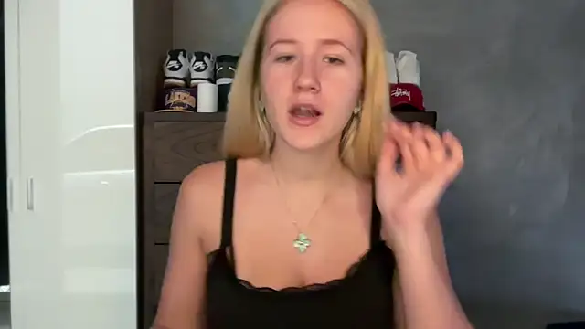 Snapshot of itssosierra chatting on April 22, 2026, 2:29 am itssosierra online show from April 22, 2026, 2:29 am