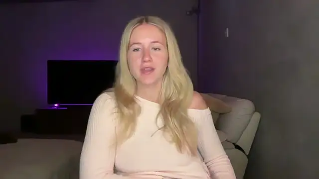 Snapshot of itssosierra chatting on June 3, 2026, 12:44 am itssosierra online show from June 3, 2026, 12:44 am
