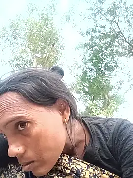 Snapshot of Cutsedi3 chatting on November 23, 2025, 11:42 am Cutsedi3 online show from November 23, 2025, 11:42 am