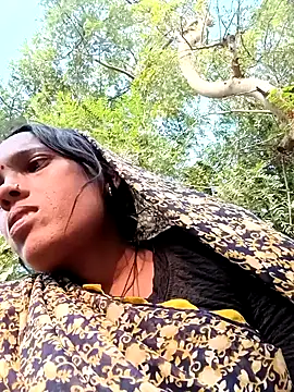 Snapshot of Cutsedi3 chatting on October 15, 2025, 11:07 am Cutsedi3 online show from October 15, 2025, 11:07 am