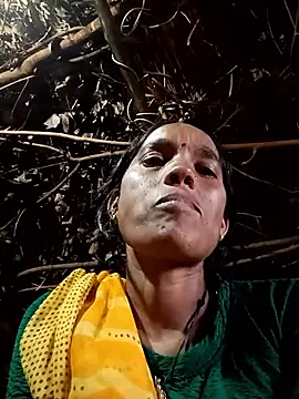 Snapshot of Cutsedi3 chatting on October 30, 2025, 10:35 am Cutsedi3 online show from October 30, 2025, 10:35 am