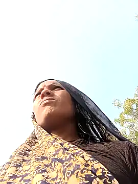 Snapshot of Cutsedi3 chatting on November 17, 2025, 9:46 am Cutsedi3 online show from November 17, 2025, 9:46 am