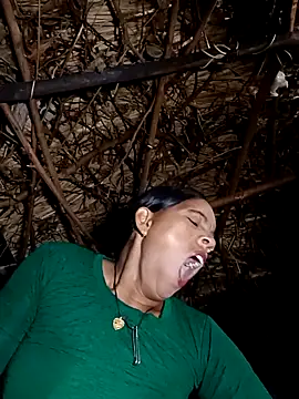 Snapshot of Cutsedi3 chatting on November 2, 2025, 9:42 pm Cutsedi3 online show from November 2, 2025, 9:42 pm