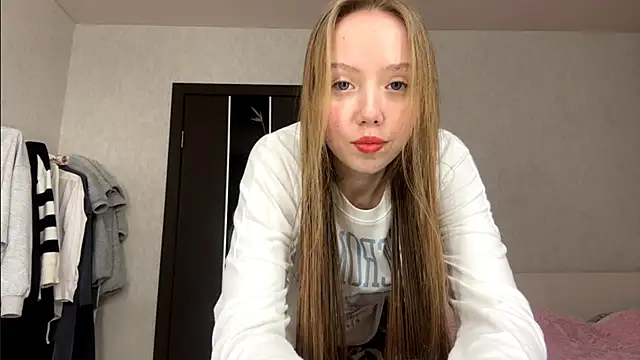 AntoniaMoravick online show from December 4, 2025, 3:22 pm