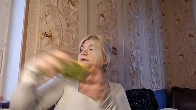 EllenMompoint online show from October 28, 2025, 7:18 am