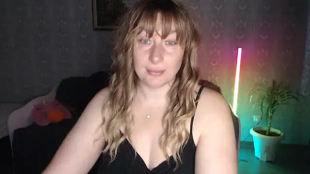 Snapshot of Yummy_Gloria chatting on November 20, 2025, 6:47 am Yummy Gloria online show from November 20, 2025, 6:47 am