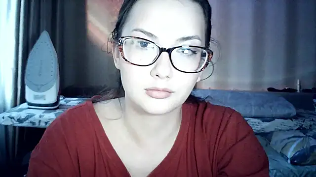 Snapshot of MoodieMira chatting on June 5, 2026, 4:13 pm MoodieMira online show from June 5, 2026, 4:13 pm