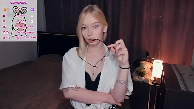 CleoStier online show from October 9, 2025, 7:14 pm