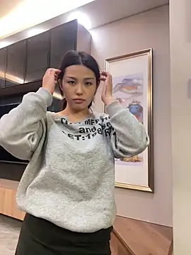 zhenzhen666 online show from November 3, 2025, 12:42 pm