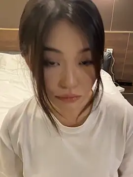 zhenzhen666 online show from November 2, 2025, 12:43 pm