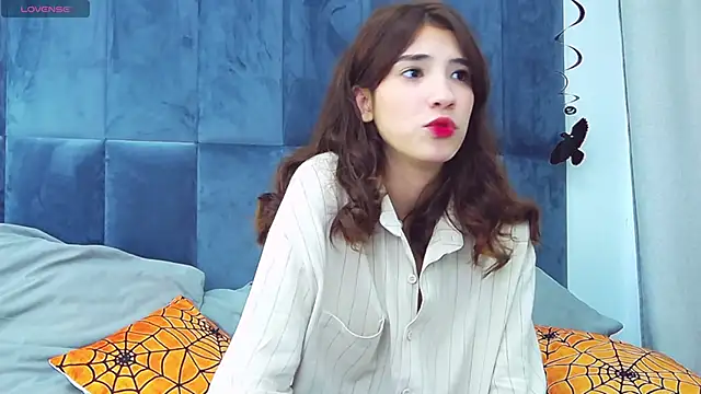 Snapshot of ArielLoove chatting on October 19, 2025, 7:22 am ArielLoove online show from October 19, 2025, 7:22 am