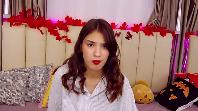 Snapshot of ArielLoove chatting on November 1, 2025, 8:30 am ArielLoove online show from November 1, 2025, 8:30 am