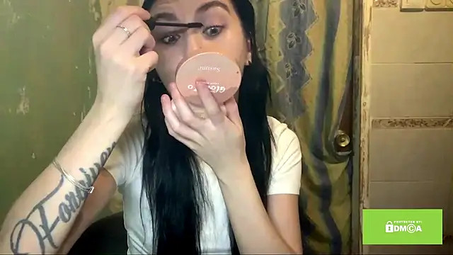 ArianeBhayani online show from December 5, 2025, 9:12 pm