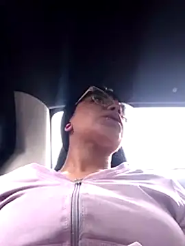 angie rousse  online show from November 6, 2025, 1:15 pm