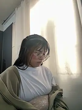 angie rousse  online show from December 5, 2025, 1:10 pm