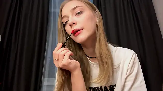 EvaPeace online show from October 15, 2025, 7:00 pm