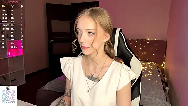 Snapshot of EvaPeace chatting on December 21, 2025, 7:48 pm EvaPeace online show from December 21, 2025, 7:48 pm