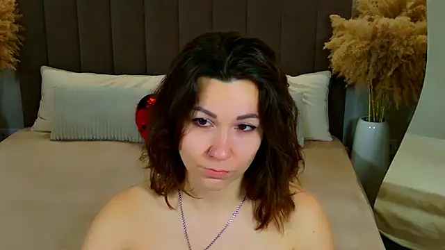 EdenSolis online show from April 21, 2026, 7:26 am