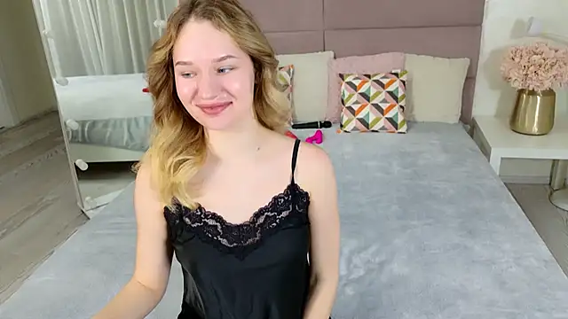 IndieMoon online show from February 15, 2026, 6:07 pm