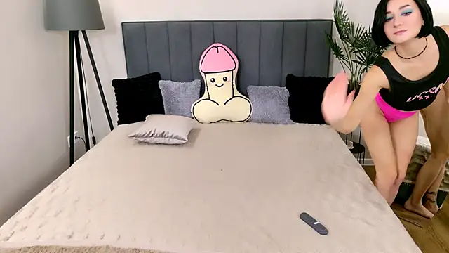 BaileeLynn online show from November 7, 2025, 1:04 pm