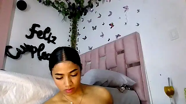 Snapshot of abby_moss_2 chatting on August 4, 2026, 12:26 am abby moss 2 online show from August 4, 2026, 12:26 am
