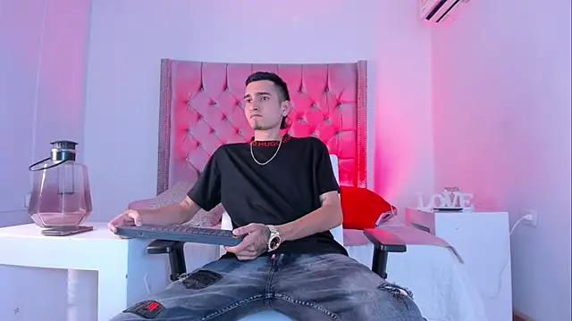 Ethan Boy  online show from October 16, 2025, 7:55 pm