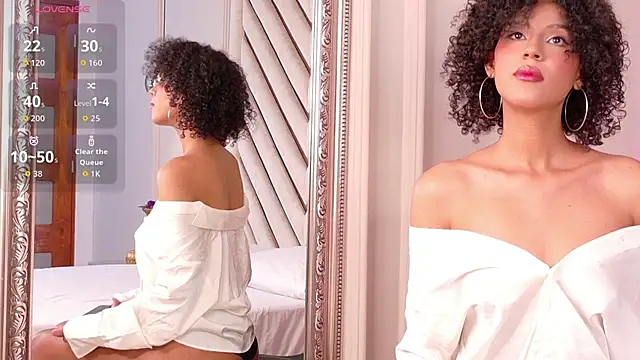 Snapshot of Lila-Rose chatting on November 3, 2025, 1:44 am Lila-Rose online show from November 3, 2025, 1:44 am