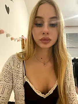 RemyStyles online show from November 12, 2025, 9:40 pm