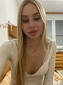 RemyStyles online show from November 9, 2025, 8:13 pm