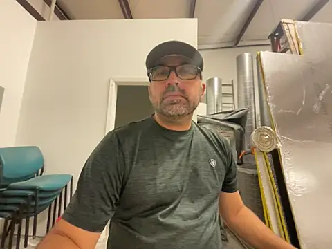 Snapshot of Fun_Time_Ron_2 chatting on October 17, 2025, 1:57 pm Fun Time Ron 2 online show from October 17, 2025, 1:57 pm