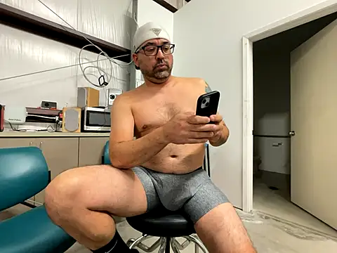Fun Time Ron 2 online show from November 3, 2025, 9:18 pm