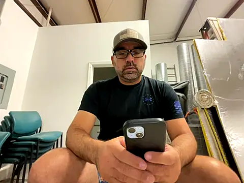 Snapshot of Fun_Time_Ron_2 chatting on October 14, 2025, 1:45 pm Fun Time Ron 2 online show from October 14, 2025, 1:45 pm