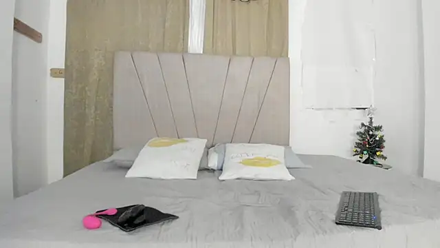 Snapshot of Nina_keller_ chatting on December 3, 2025, 11:14 pm Nina keller online show from December 3, 2025, 11:14 pm