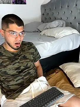 Snapshot of mirallesandbig chatting on October 15, 2025, 10:07 pm mirallesandbig online show from October 15, 2025, 10:07 pm