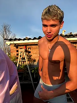 Snapshot of mirallesandbig chatting on October 16, 2025, 10:18 pm mirallesandbig online show from October 16, 2025, 10:18 pm