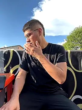 Snapshot of mirallesandbig chatting on November 17, 2025, 9:19 pm mirallesandbig online show from November 17, 2025, 9:19 pm